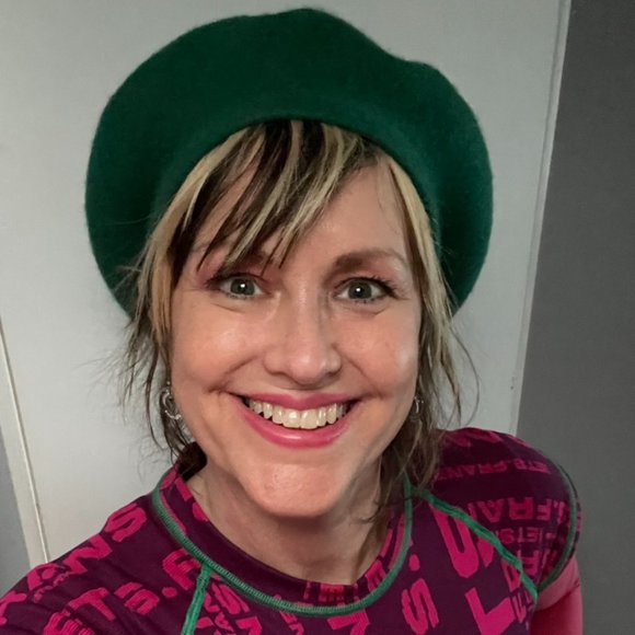 Meet your Posher, Crystal - Picture 4 of 4